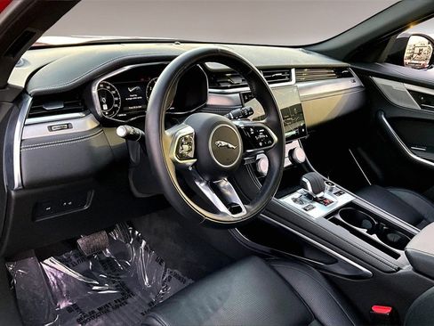 Used 2024 Jaguar F-PACE R-Dynamic S image 15