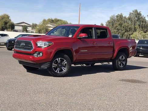 Used 2018 Toyota Tacoma TRD Sport w/ Technology Package image 2