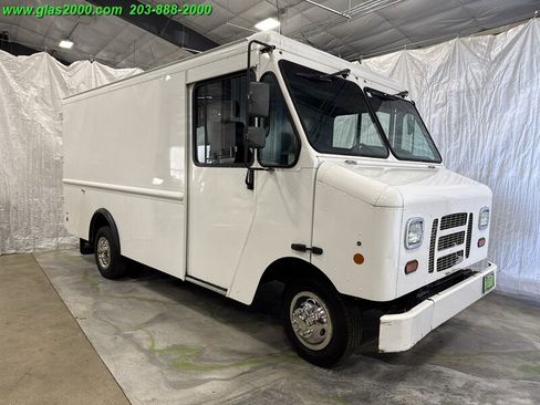 Used 2016 Ford E-350 and Econoline 350 Super Duty w/ A/C Prep Package image 2