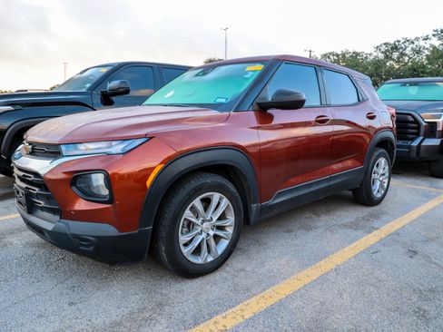 Used 2021 Chevrolet TrailBlazer LS FWD image 3