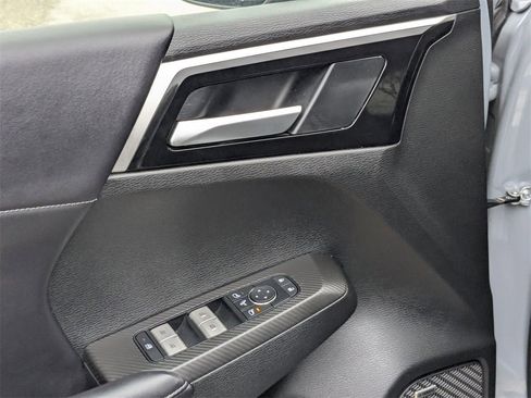 Used 2025 Mitsubishi Outlander SE image 13