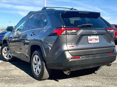 Used 2021 Toyota RAV4 LE image 9