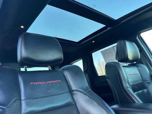 Used 2019 Jeep Grand Cherokee Trailhawk w/ Trailhawk Luxury Group image 17
