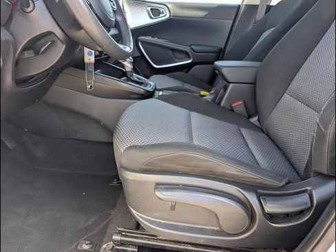 Used 2022 Kia Soul LX FWD image 9