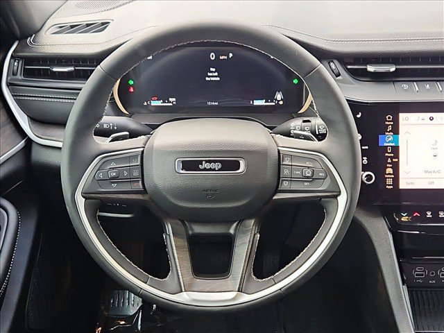 Used 2026 Jeep Grand Cherokee Altitude AWD/4WD image 13
