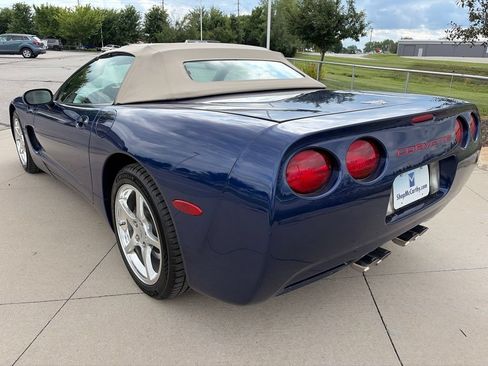 Used 2004 Chevrolet Corvette Convertible w/ Preferred Equipment Group RWD image 9