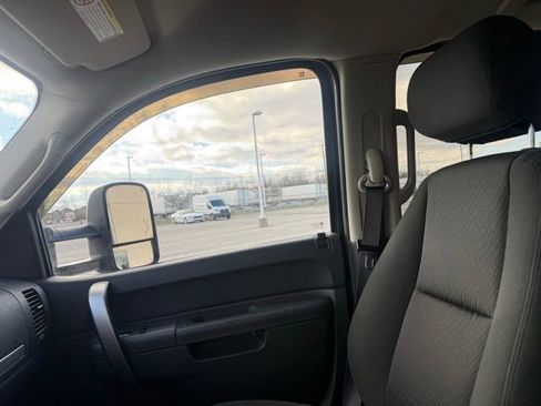 Used 2014 Chevrolet Silverado 2500 LT w/ Snow Plow Prep Package image 16