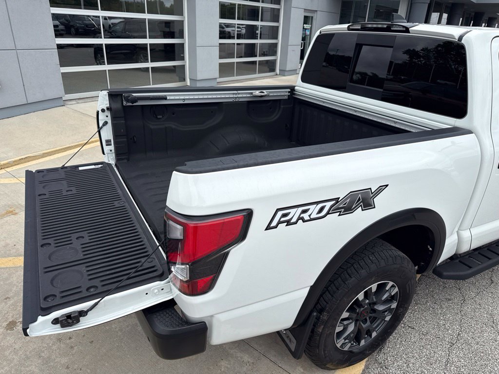 Used 2024 Nissan Titan PRO-4X w/ Pro-4x Convenience Package AWD/4WD image 19