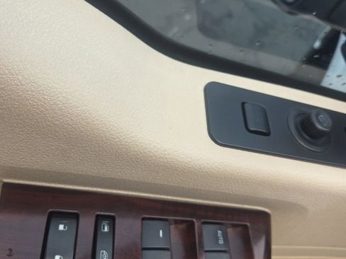 Used 2010 Ford F250 Lariat image 11