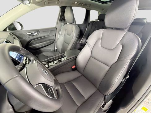 Certified 2025 Volvo XC60 B5 Plus AWD/4WD image 21