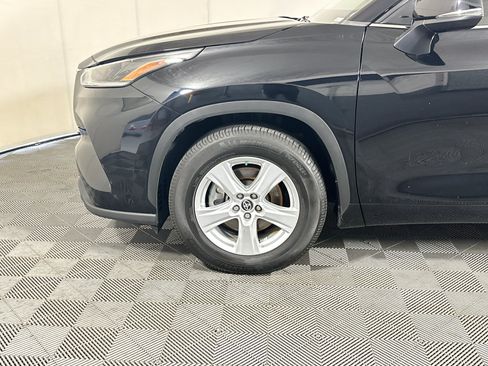 Used 2021 Toyota Highlander L FWD image 11