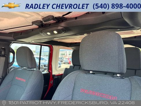 Used 2024 Jeep Wrangler Unlimited Rubicon AWD/4WD image 2
