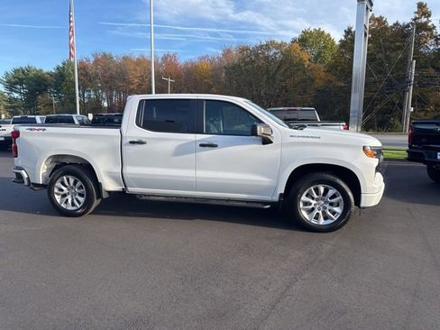 Used 2022 Chevrolet Silverado 1500 Custom image 5