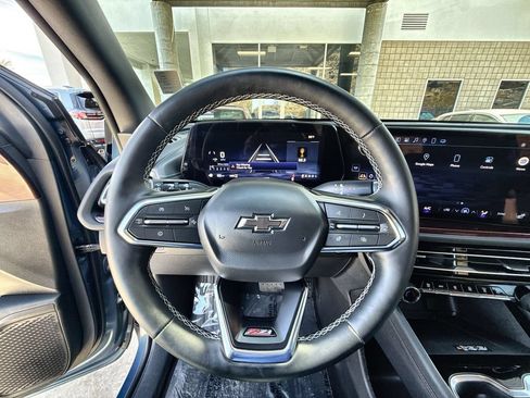 Used 2025 Chevrolet Traverse Z71 w/ LPO, Illumination Package AWD/4WD image 11