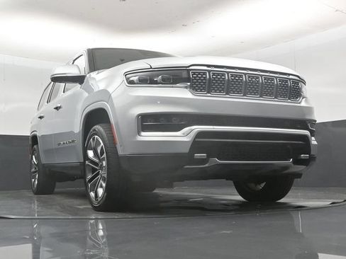 Used 2022 Jeep Grand Wagoneer Series III w/ HD Trailer Tow Package AWD/4WD image 57
