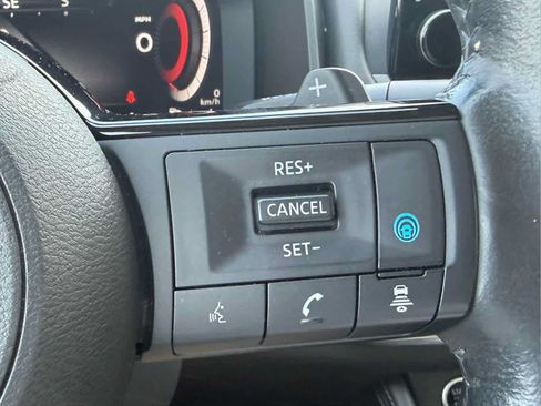 Used 2022 Nissan Rogue Platinum w/ Head-Up Display Package AWD/4WD image 10