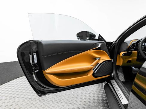 Certified 2024 Ferrari Roma image 12