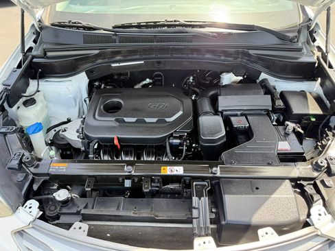 Used 2017 Hyundai Santa Fe Sport FWD image 16