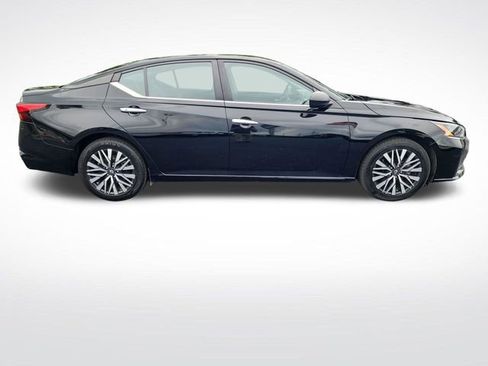 Used 2024 Nissan Altima 2.5 SV FWD image 6