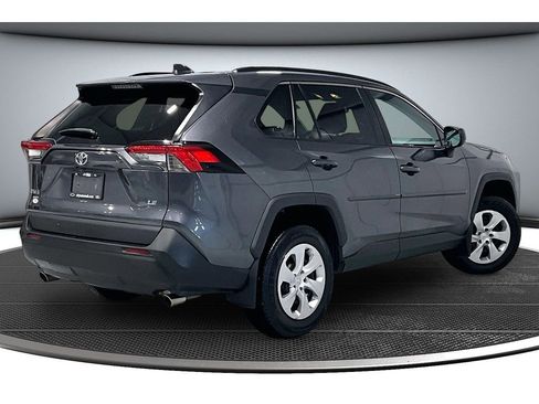 Used 2021 Toyota RAV4 LE image 15