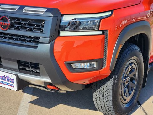 Used 2025 Nissan Frontier PRO-4X image 9