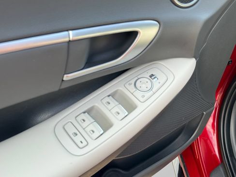 Used 2025 Hyundai Sonata SEL FWD image 17