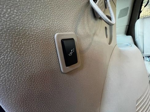 Used 2014 Cadillac Escalade Premium image 19