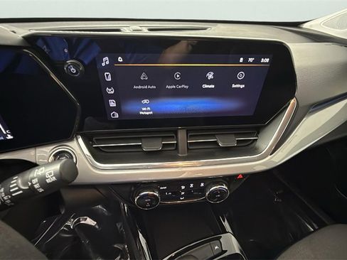 Used 2025 Chevrolet Trax LT image 36