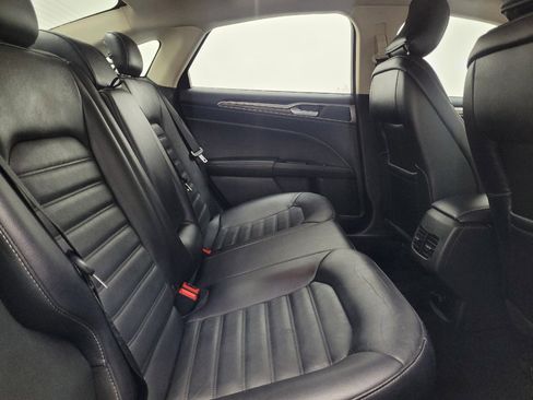 Used 2018 Ford Fusion SE w/ Fusion SE Technology Package FWD image 19
