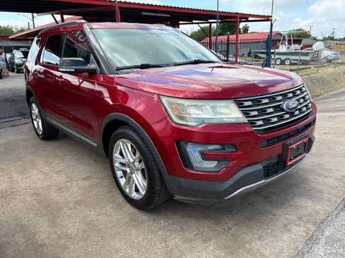 Used 2016 Ford Explorer XLT w/ Equipment Group 202A FWD image 31