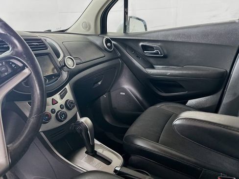 Used 2016 Chevrolet Trax LT w/ LT Sun and Sound Package image 10