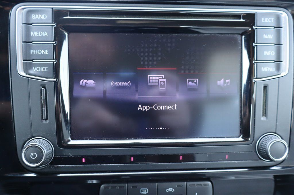 Used 2016 Volkswagen Jetta Sport FWD image 23