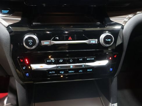 Used 2024 Ford Explorer Limited image 28