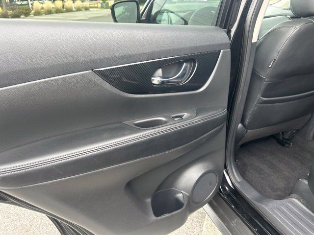 Used 2019 Nissan Rogue SL w/ Premium Package AWD/4WD image 16