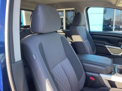 Used 2024 Nissan Titan SV w/ SV Convenience Package image 28