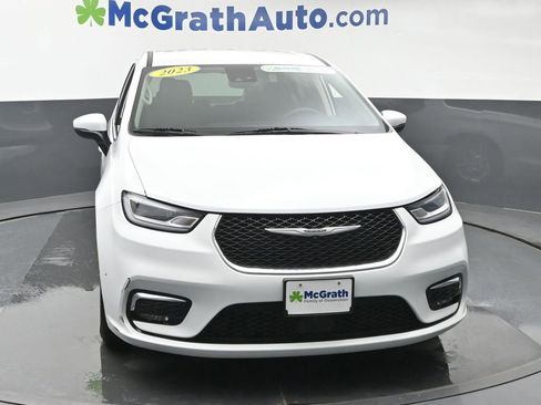 Used 2023 Chrysler Pacifica Touring-L FWD image 5