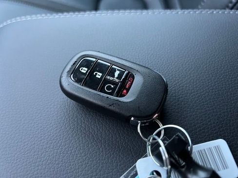 New 2025 Honda Pilot EX-L image 32