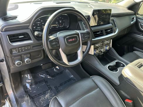 Used 2022 GMC Yukon XL SLT w/ SLT Luxury Package image 2