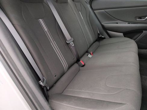 Used 2022 Hyundai Elantra SEL w/ Convenience Package image 18