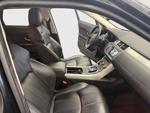 Used 2016 Land Rover Range Rover Evoque SE image 2