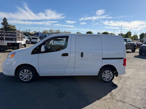 Used 2018 Nissan NV200 SV w/ Navigation Package FWD image 2