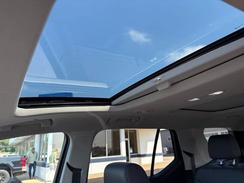 Used 2020 Chevrolet Traverse Premier AWD/4WD image 3