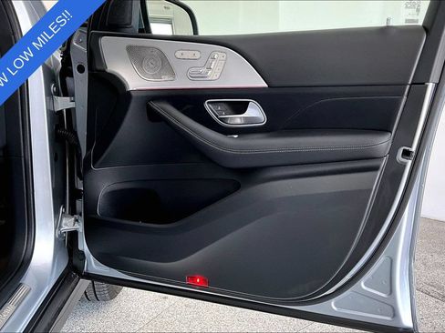 Used 2025 Mercedes-Benz GLS 450 4MATIC image 24