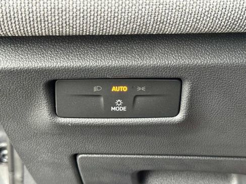 Used 2025 Volkswagen Tiguan S image 17