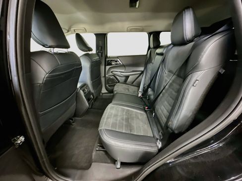 Used 2025 Mitsubishi Outlander SE AWD/4WD image 29