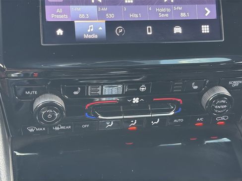 Used 2024 Jeep Grand Cherokee Altitude AWD/4WD image 23