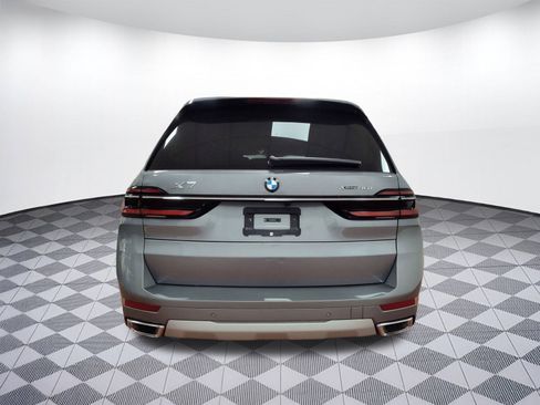Used 2025 BMW X7 xDrive40i w/ Premium Package image 10