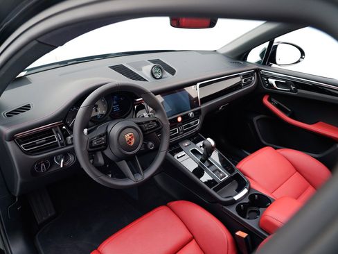 New 2026 Porsche Macan S image 4