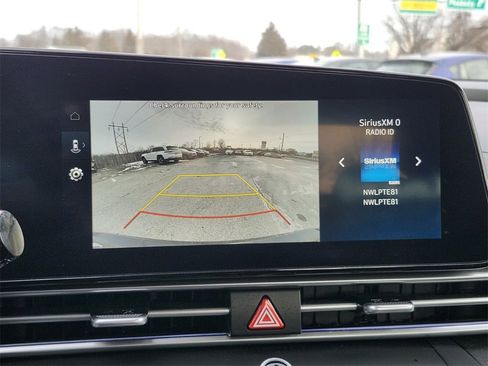 Used 2025 Hyundai Elantra SEL image 21