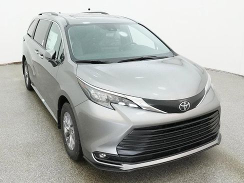 New 2026 Toyota Sienna XLE FWD image 19